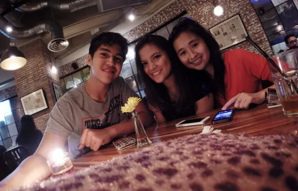 El Rumi dan dua gadis cantik @ Instagram/Gritteagatha