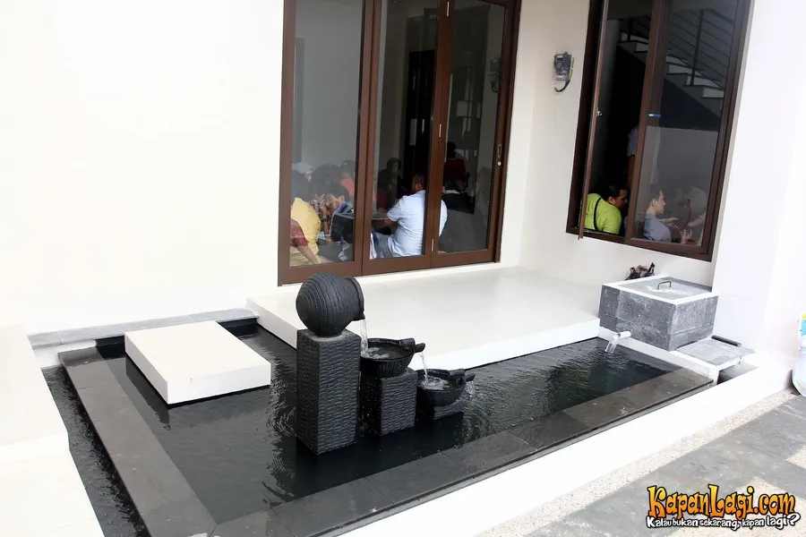 Tya Ariestya sengaja memilih rumah bergaya minimalis