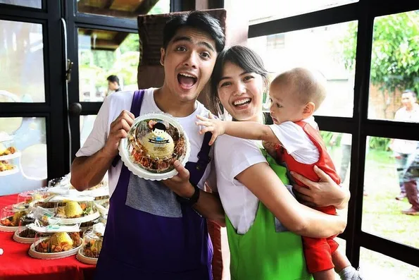 Selain Ricky dan Herfiza, baby Athaya juga memakai kostum Teletubbies. /©instagram.com/rickyharun
