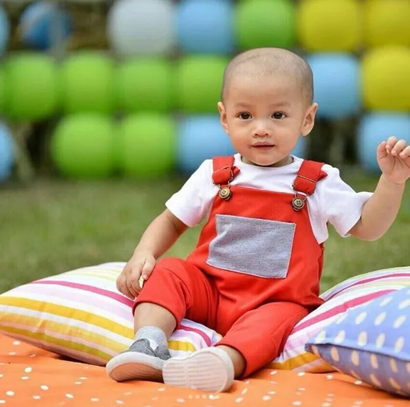 Senyuman manis baby Athaya masuki usia satu tahun dalam balutan kostum Teletubbies. Gemas! /©instagram.com/vittabellebyherfita