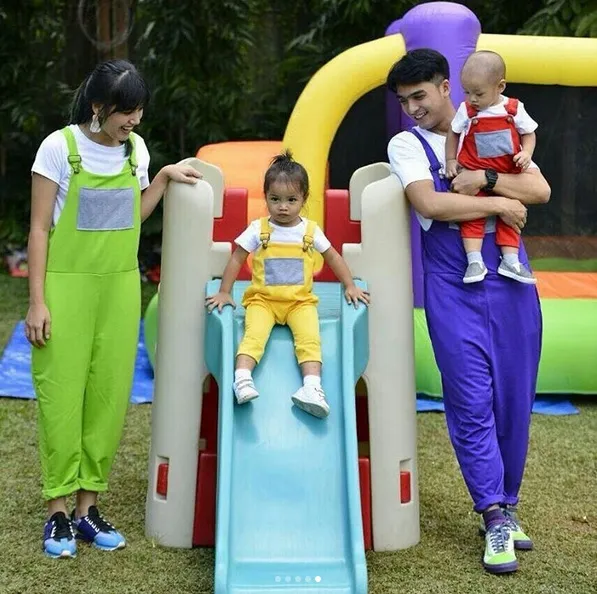 Kompak dan unyu banget! Keluarga dengan anggota 4 orang ini berubah jadi Tinky Winky, Dipsy, Lala dan Po. /©instagram.com/vittabellebyherfita