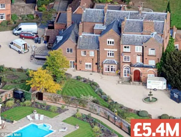 Rumah yang ditinggali Rupert Grint @ dailymail.co.uk