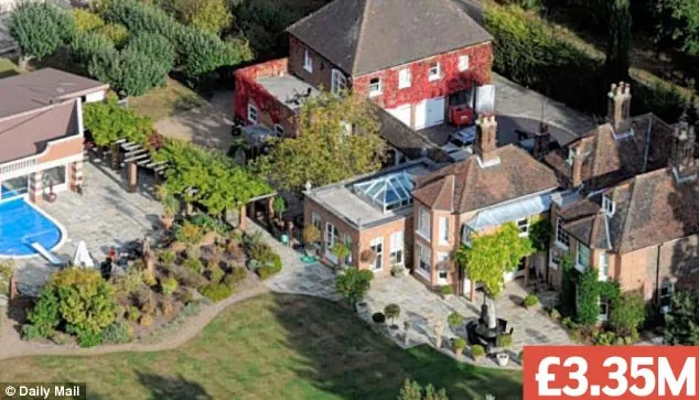 Rumah yang ditinggali orang tua Rupert Grint @ dailymail.co.uk