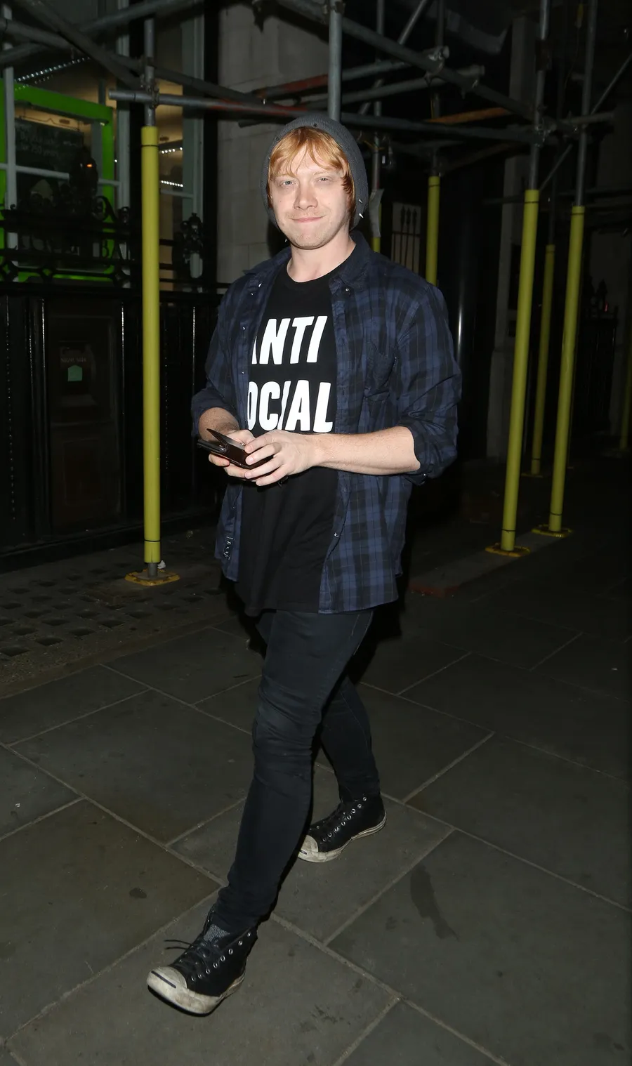 Rupert bilang cukup sekali saja dia mencium Emma © splashnews