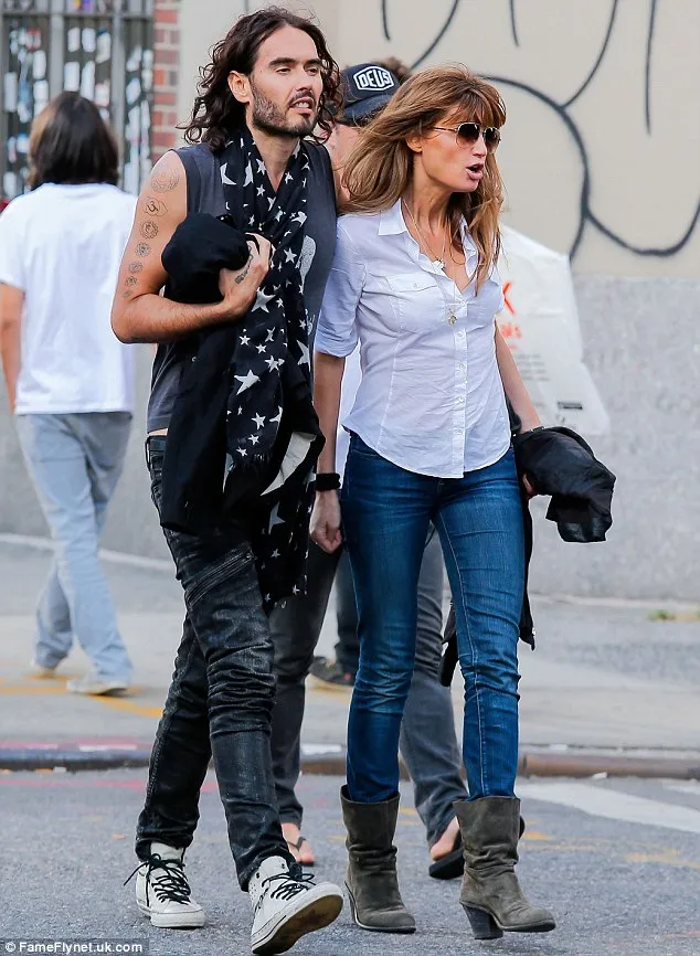 Russell Brand dan Jemima Khan @ fameflynet