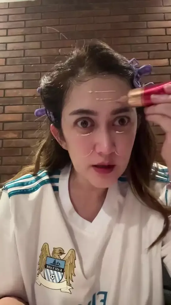 Pentingnya menggunakan krim malam (foto: TikTok/@nafaurbach80)