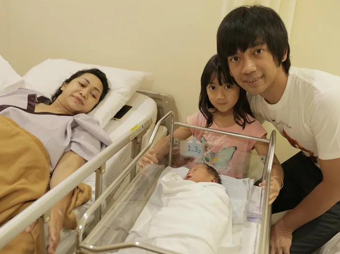 Ryan bersyukur bisa melihat detik-detik persalinan istrinya. © KapanLagi.com/Budy Santoso 
