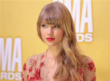 Ups, siapa sih yang lagi dilirik Taylor Swift? Mungkin seperti ini peristiwa 'I Knew You Were Trouble' @reuters.com