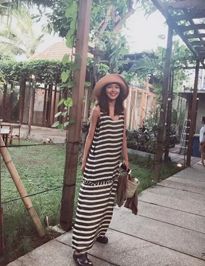 Gaya simple namun tetap kece Sooyoung saat berada di Bali. /©instagram.com/hotsootuff