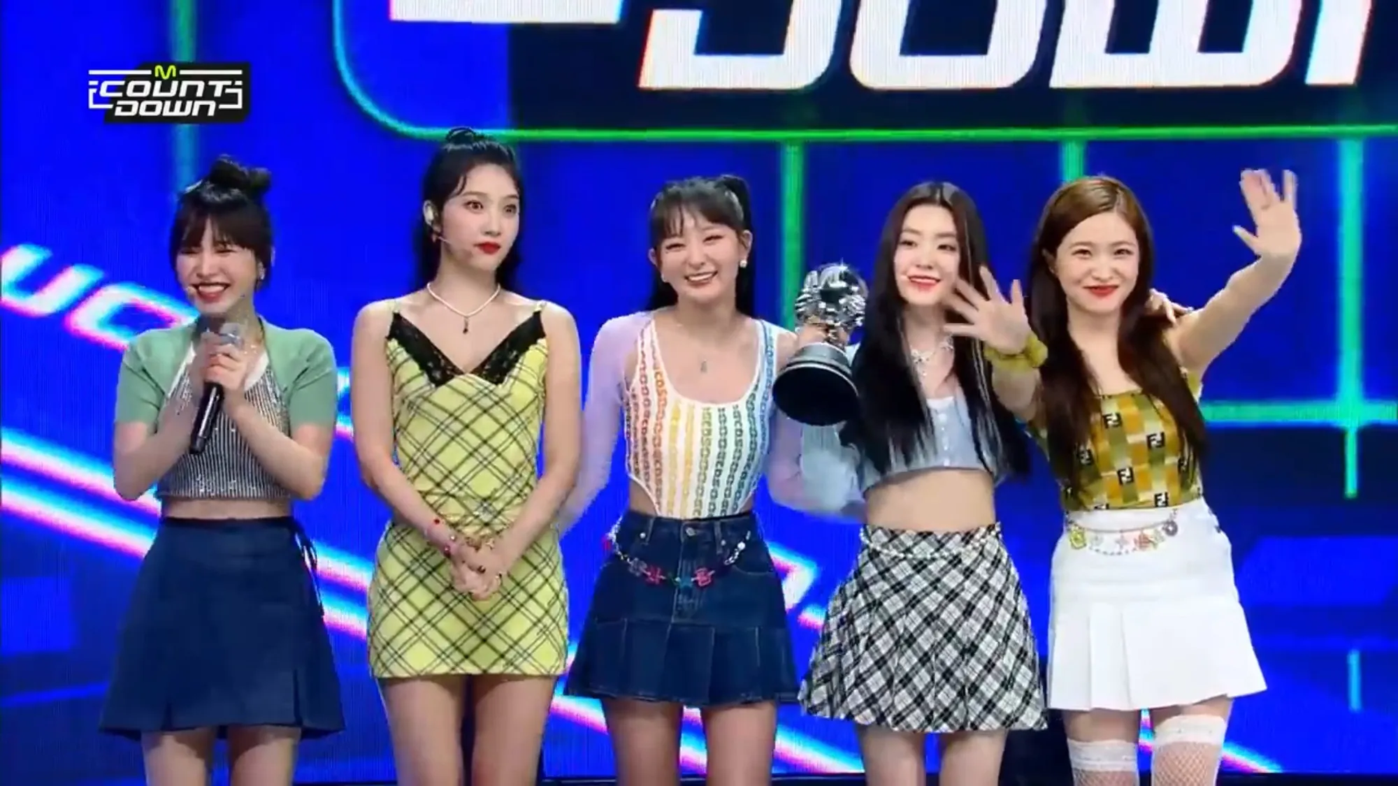 Red Velvet dalam MCOUNTDOWN (credit:youtube.com/kpop__update)