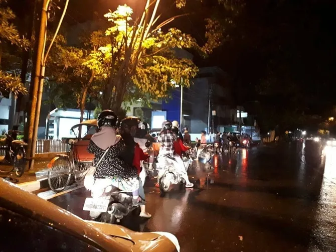 Suasana kala sahur on the road (credit: instagram.com/belajardanberbagi_)