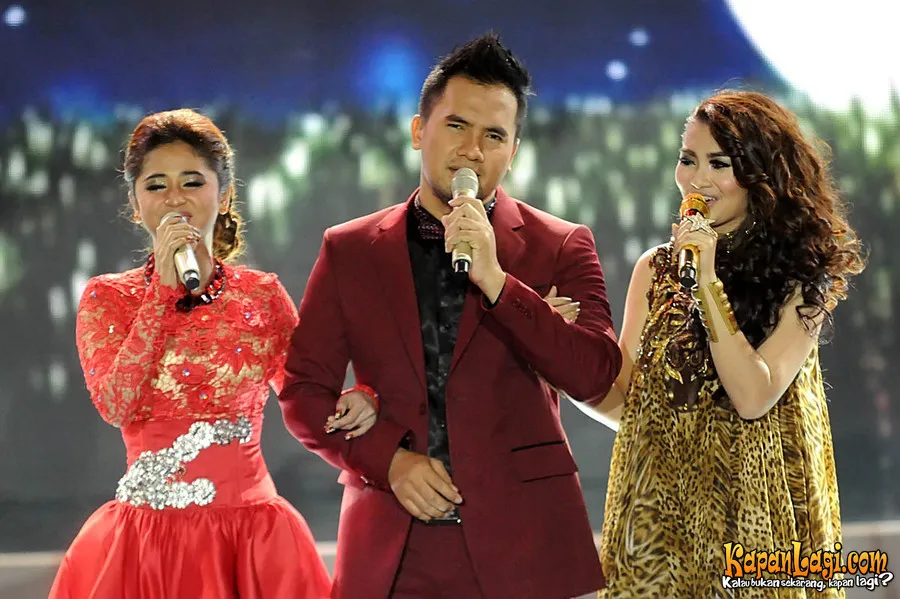 Selain dengan Indah Sari dan Fitri Carlina, Saipul Jamiell juga pernah sepanggung dengan Dewi Perssik dan Fitri Carlina.