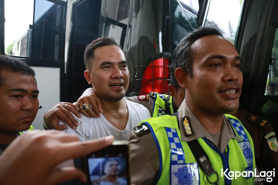 Saipul Jamil nyanyi setelah diperiksa KPK © KapanLagi.com®/Agus Apriyanto