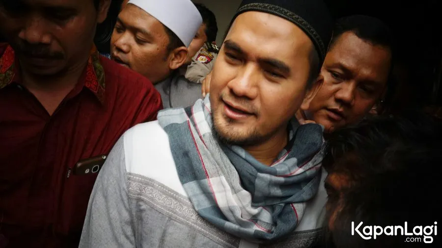 Bagi orang-orang sekitar dikenal taat beribadah, tak disangka Saipul Jamiell melakukan pencabulan. ©KapanLagi.com/Agus Apriyanto