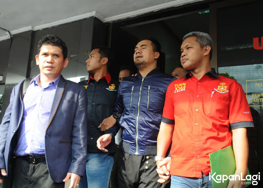 Pengacara Saipul Jamiell melakukan manuver dan memberi pernyataan yang sangat berbeda dari polisi. ©KapanLagi.com/Bayu Herdianto