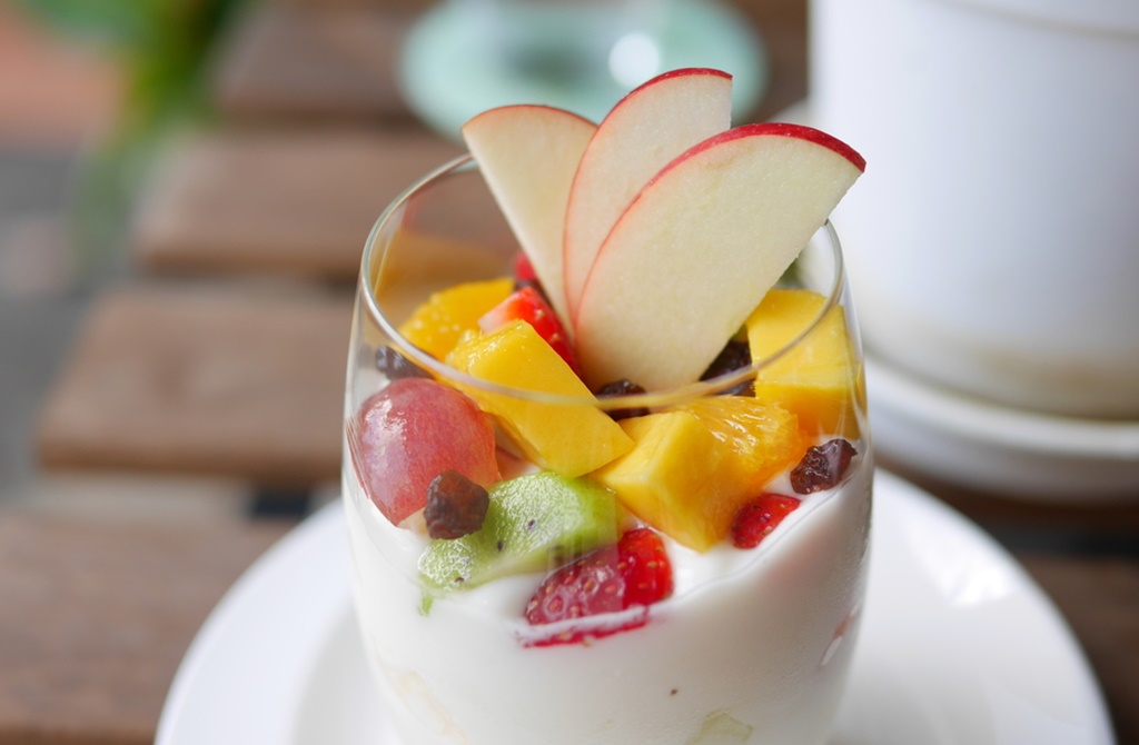 Ilustrasi salad buah yoghurt untuk diet (credit: Shutterstock)