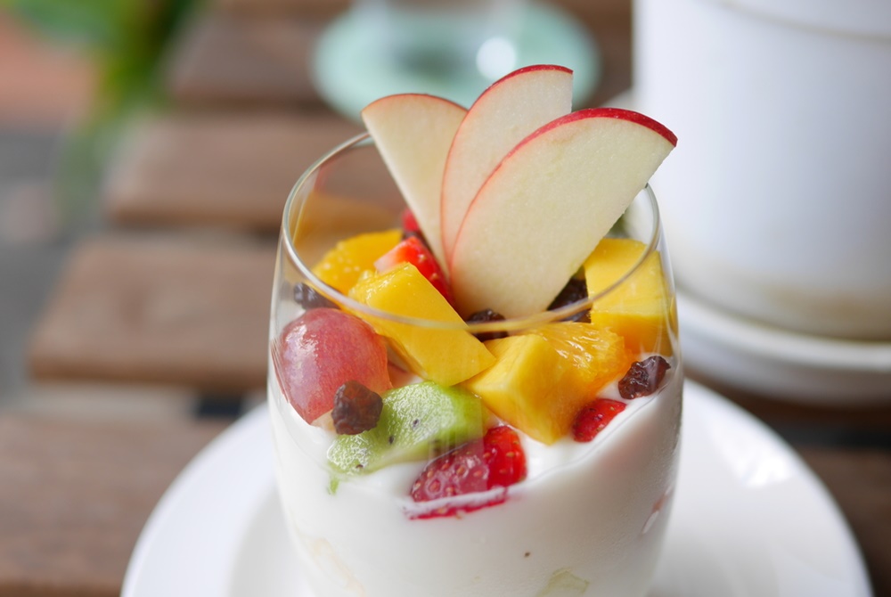 salad buah yoghurt (credit: shutterstock)