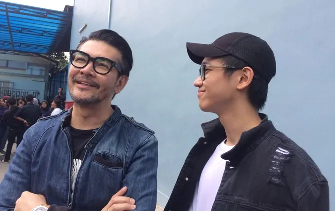 Tak hanya kompak, Ferry dan Brandon juga saling terbuka  (credit: Kapanlagi.com)