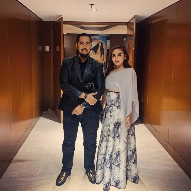 Sunan Kalijga dan Salmafina di insert awards (credit: instagram.com/salmafinasunan)