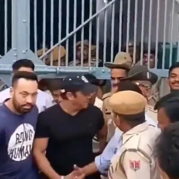 Salman ketika keluar dari penjara ©instagram/manav.manglani