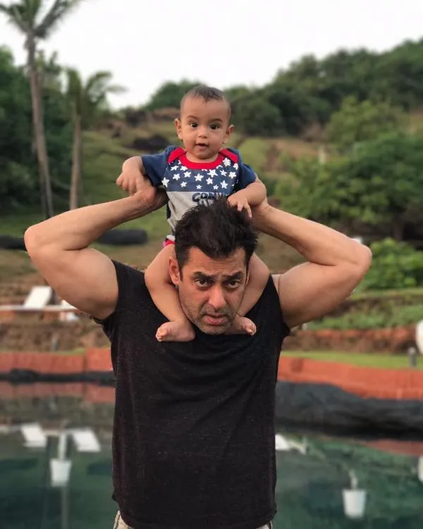 Begini cara Salman momong baby Ahil ©instagram/arpitakhansharma