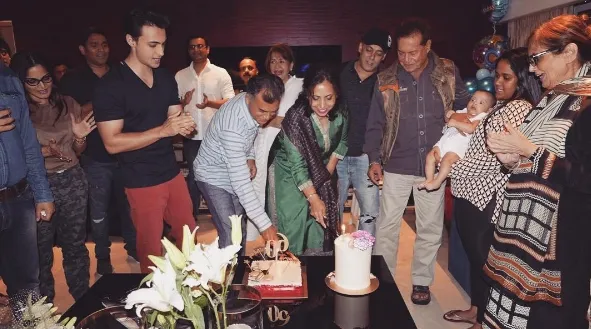 Salman pilih datang ke pesta ultah ayah mertua adiknya ©instagram/aaysharma