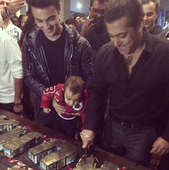 Salman rayakan ultah meriah di rumah kebunnya ©instagram/arpitakhansharma