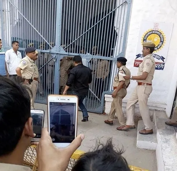 Salman Khan dipenjara karena kasus ini, sementara Saif bebas ©indianexpress