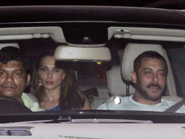 Salman Khan dan Iulia Vantur kepergok sedang jalan bareng © Filmibeat.com