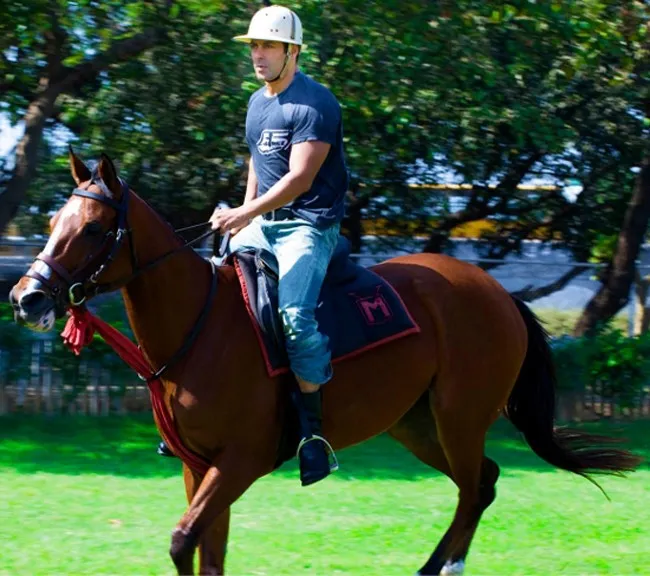 Ini dia hobi baru Salman Khan, mengurus kuda @apunkachoice.com