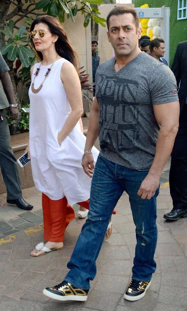 Salman dan Sangeeta Bijlani saat berjumpa beberapa waktu lalu © Indianexpress
