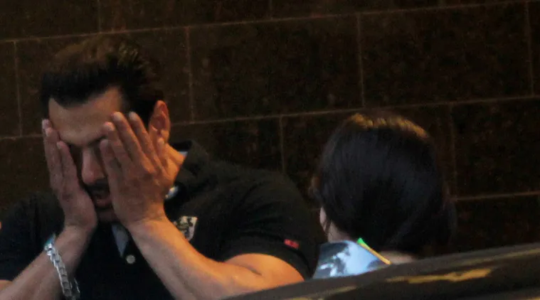 Salman Khan berada di rumah untuk menunggu putusan hakim. @indianexpress