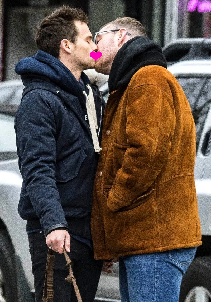 Sam dan Brandon tertangkap ciuman mesra © people.com