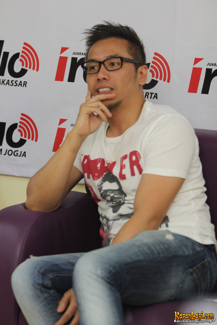 Ibu Sammy Simorangkir turut menyaksikan konser anaknya.