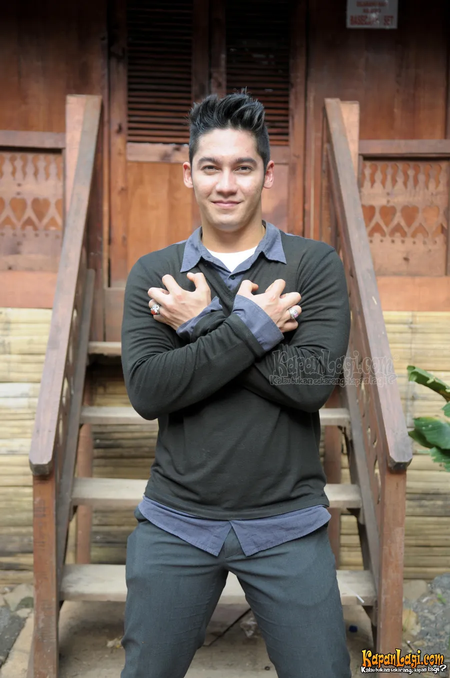 Samuel Zylgwyn memakai baju akik. ©KapanLagi.com®/Bayu Herdianto