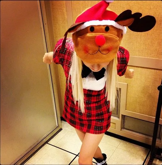 Pose imut Dara 2NE1 @soompi.com