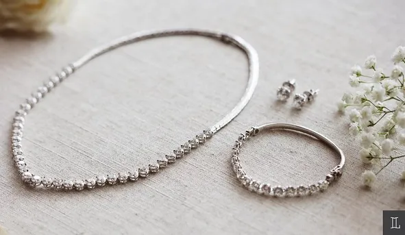 Inilah kalung dan gelang yang dipakai Sandra di hari pernikahannya ©instagram/sandradewi88