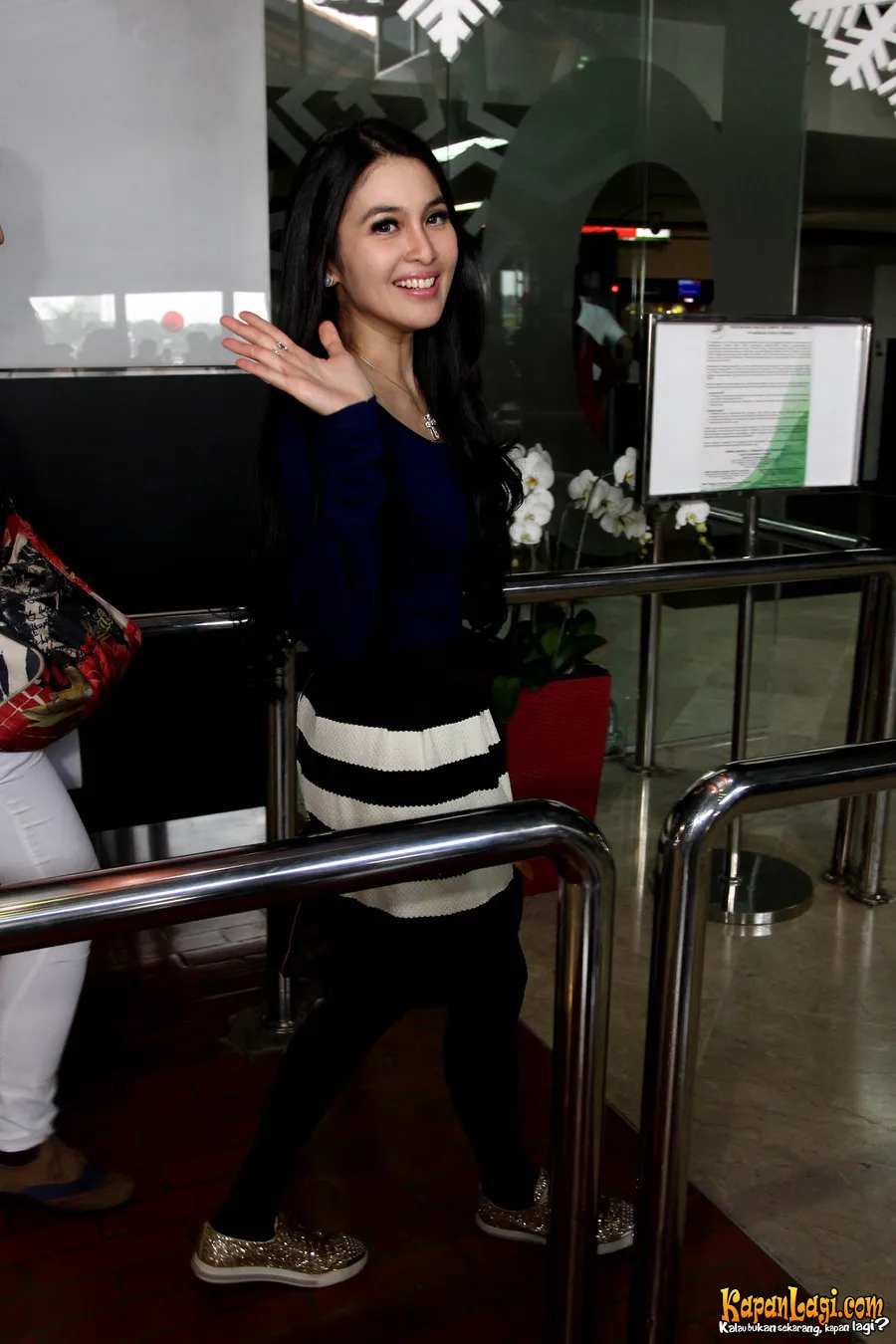 Sandra Dewi saat akan berangkat ke Amerika.