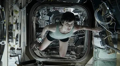 Sandra Bullock di film GRAVITY.