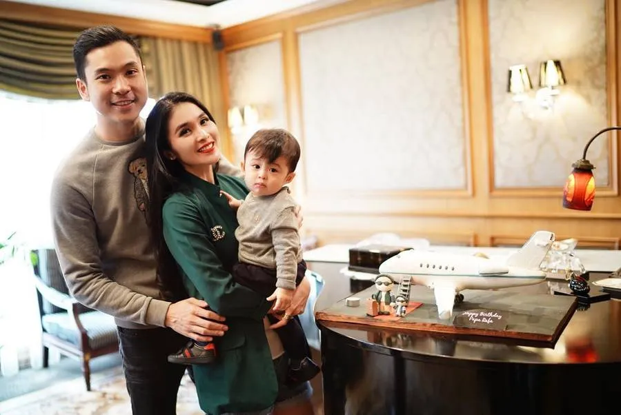 Sandra Dewi, Harvey Moeis dan Raphael Moeis ©instagram.com/sandradewi88