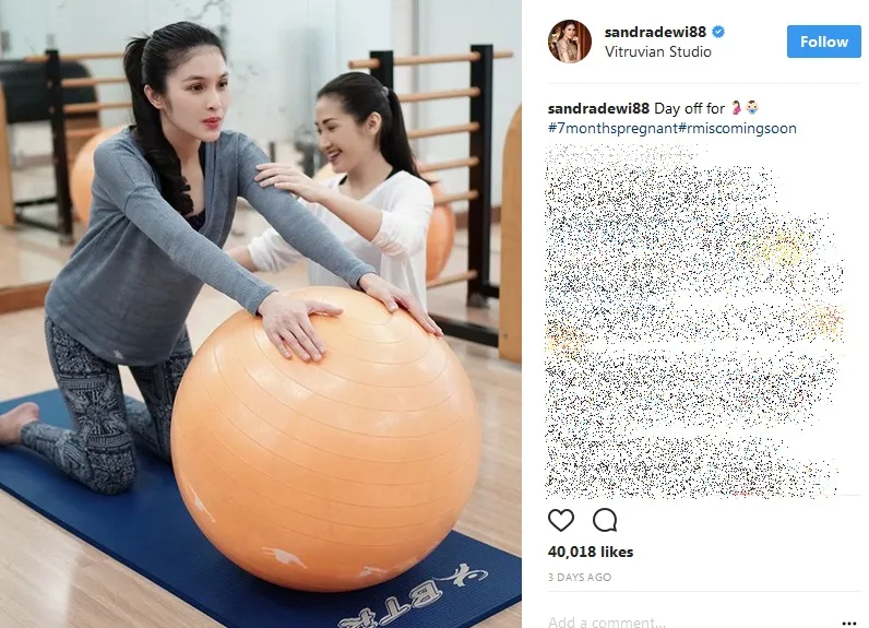 Sandra rajin lakukan olahraga untuk ibu hamil. /©instagram.com/sandradewi88