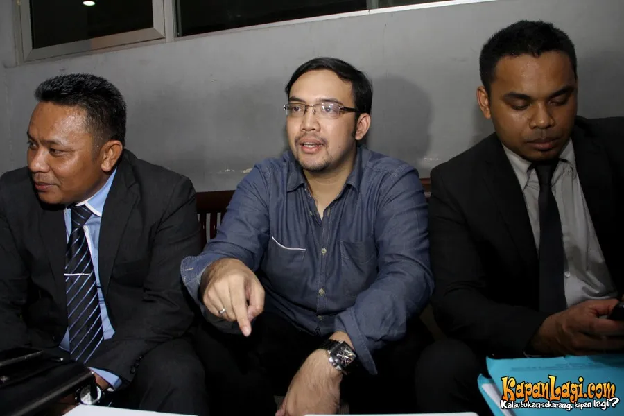 Sandy Tumiwa tengah berseteru dengan Annisa Bahar