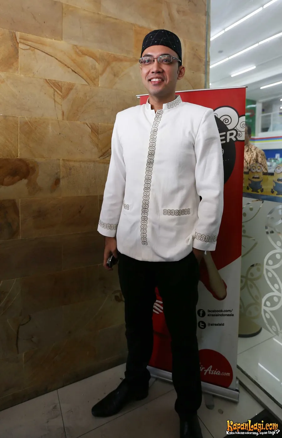 Ibu Sandy bakal umroh bareng calon mantu dan keluarganya. ©KapanLagi.com®