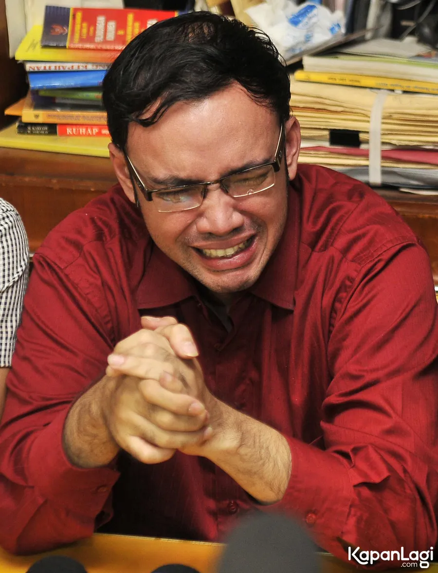 Sandy yang menangis saat ditangkap/©KapanLagi.com®/Agus Apriyanto