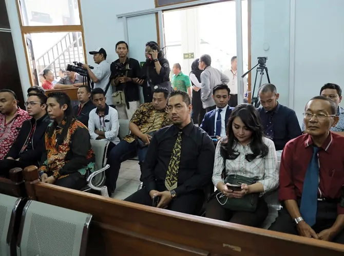 Sidang tersebut berakhir dengan kata damai. © KapanLagi.com