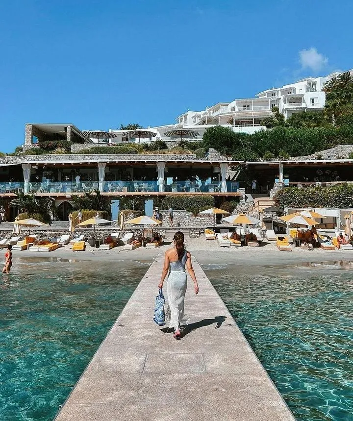 Potret Travelling Nikita Willy ke Santa Marina, Mykonos, Yunani / Credit Foto: instagram.com/nikitawillyofficial94