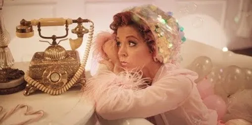 Lindsey Stirling - Santa Baby dan Terjemahan