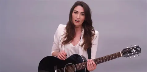 Sara Bareilles pada klip I Choose You/Youtube©
