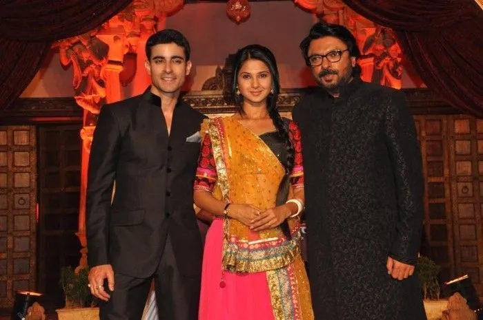 Ini dia sosok Gautam Rode bersama Jennifer Winget dan sutradara Sanjay Leela Bhansali @lightscamerabollywood.com