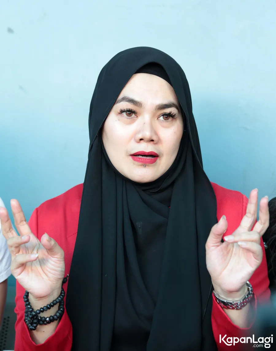 Sarita Abdul Mukti mengungkap alasan dirinya membongkar kabar perselingkuhan suami dengan Jennifer Dunn ke media. ©KapanLagi.com/Muhammad Akrom Sukarya